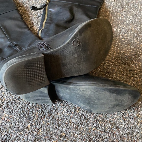 Women’s tall black boots target. Zipper up back - Picture 4 of 4